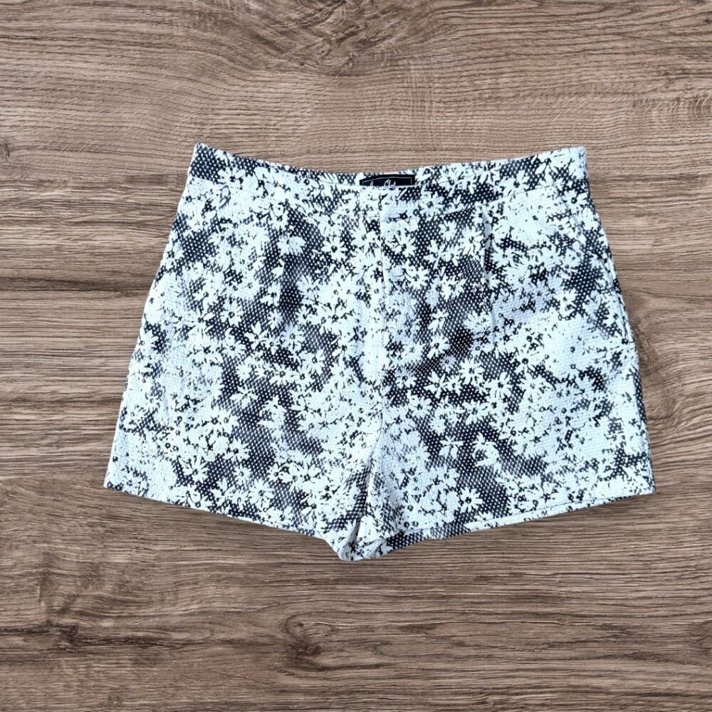 Sam Edelman Floral Polka Dot White Black Daisy Pleated High Waist Shorts Size 10
